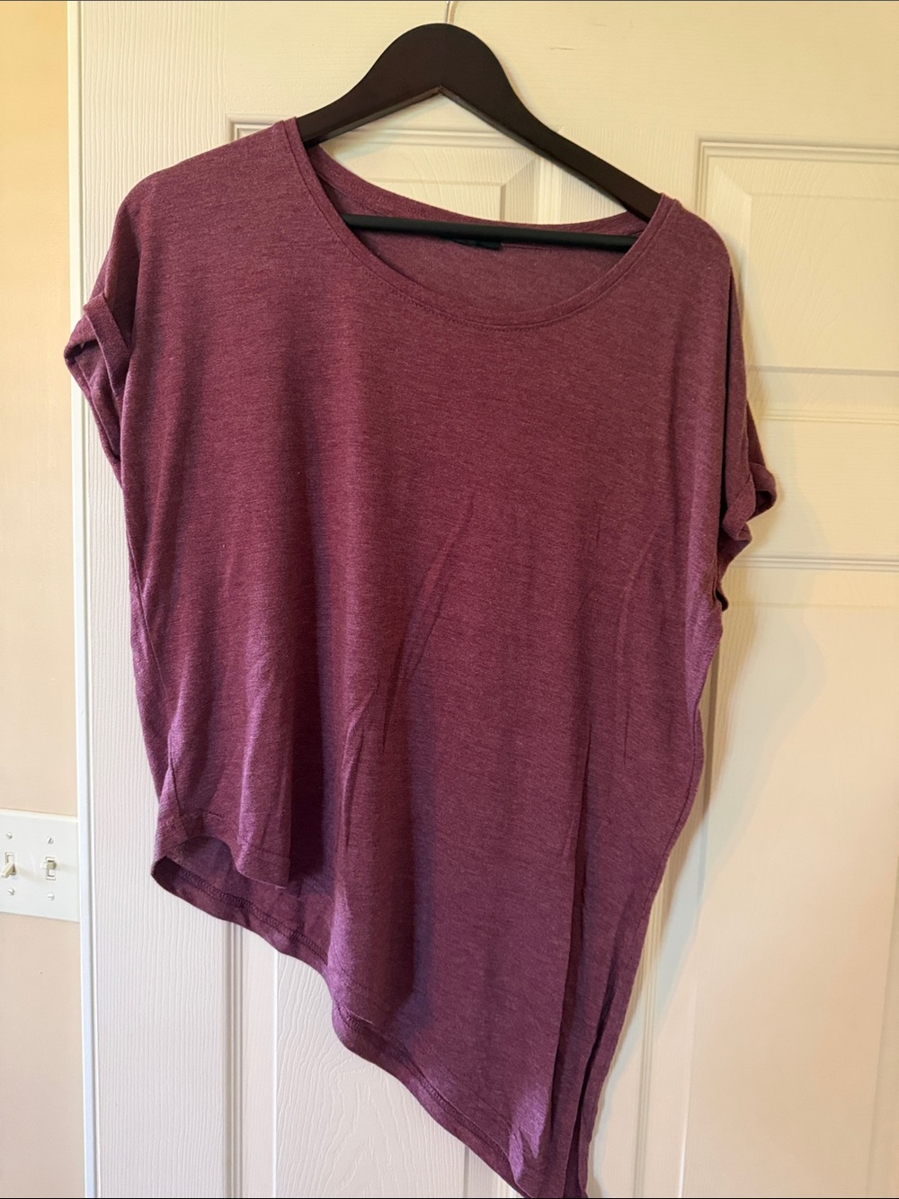 Asymmetric Hem Short Sleeve Tee in Plum